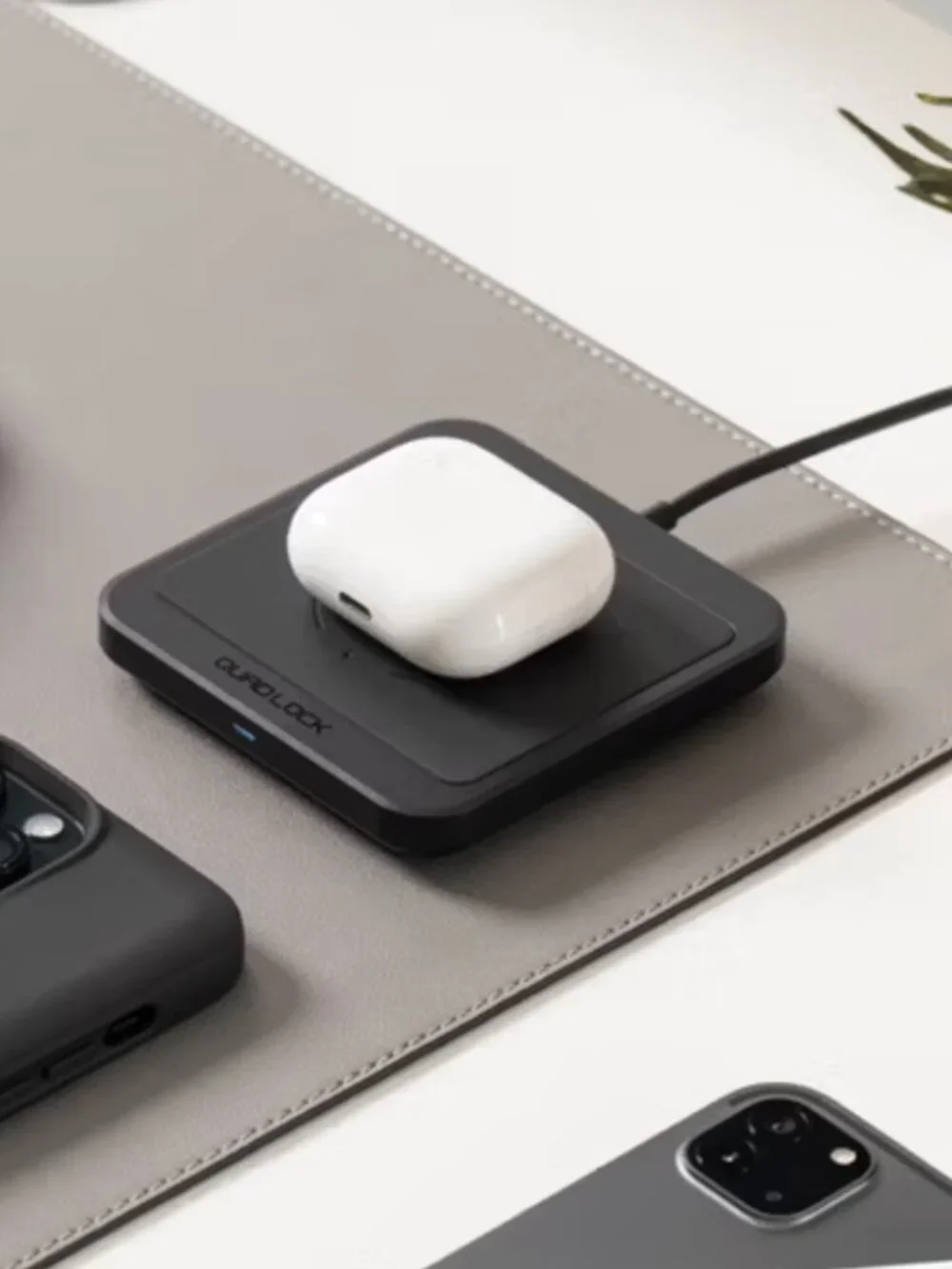 Quad Lock Home/Office - Wireless Charging Pad